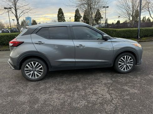 Used 2021 Nissan Kicks SV image 8