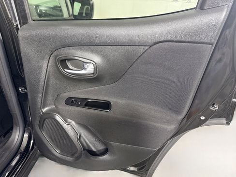 Used 2021 Jeep Renegade Latitude image 28