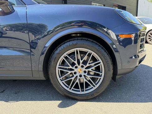 Used 2024 Porsche Cayenne AWD/4WD image 8