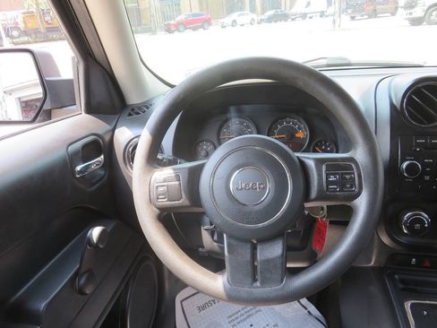 Used 2015 Jeep Patriot Sport FWD image 13