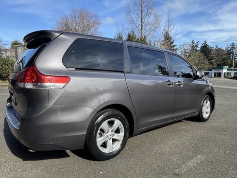 Used 2012 Toyota Sienna LE image 4