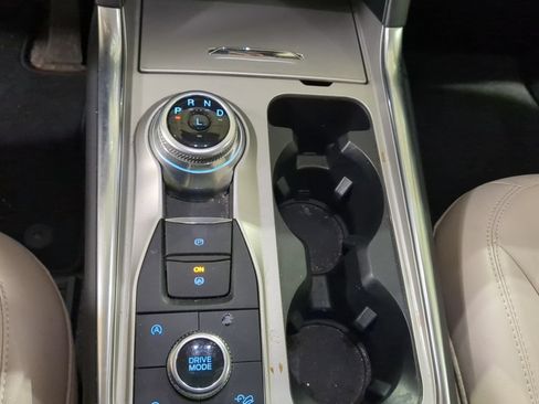 Used 2023 Ford Explorer XLT w/ Equipment Group 202A AWD/4WD image 18