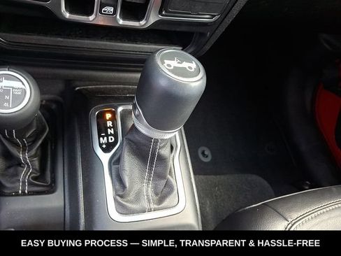 Used 2019 Jeep Wrangler Unlimited Sahara AWD/4WD image 16