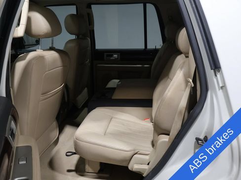 Used 2006 Lincoln Navigator Luxury AWD/4WD image 6