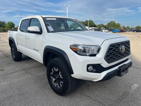 Used 2023 Toyota Tacoma TRD Off-Road w/ Technology Package AWD/4WD image 3