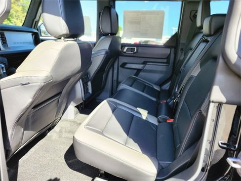 New 2025 Ford Bronco Outer Banks w/ Sasquatch Package image 16