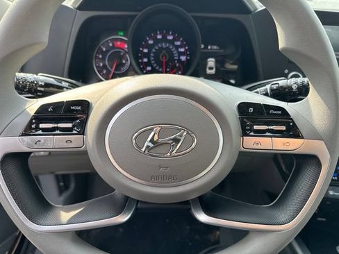 Certified 2021 Hyundai Elantra SEL FWD image 17