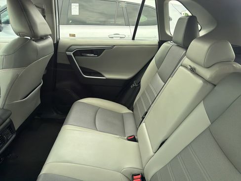 Used 2022 Toyota RAV4 Limited FWD image 9