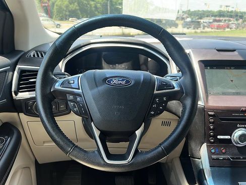 Used 2018 Ford Edge Titanium w/ Equipment Group 301A FWD image 12