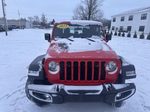 Used 2023 Jeep Gladiator Sport image 8