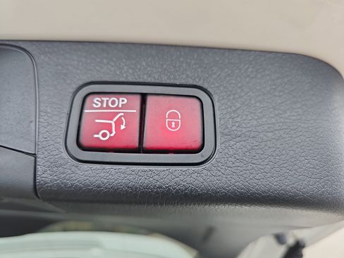 Certified 2025 Mercedes-Benz GLB 250 image 14