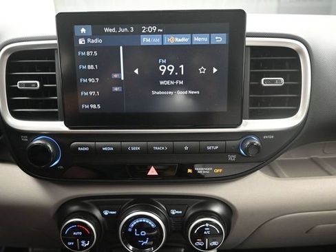 Used 2023 Hyundai Venue SEL FWD image 11