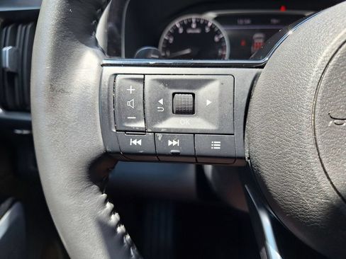 Used 2025 Nissan Pathfinder SL FWD image 18