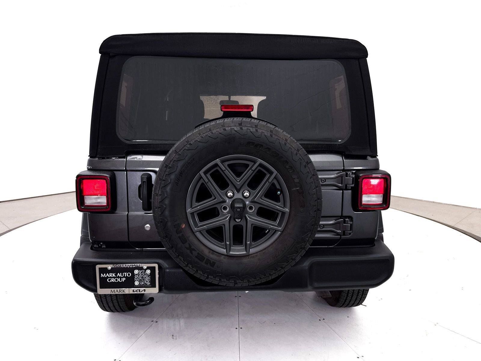 Used 2018 Jeep Wrangler Unlimited Sport AWD/4WD image 11