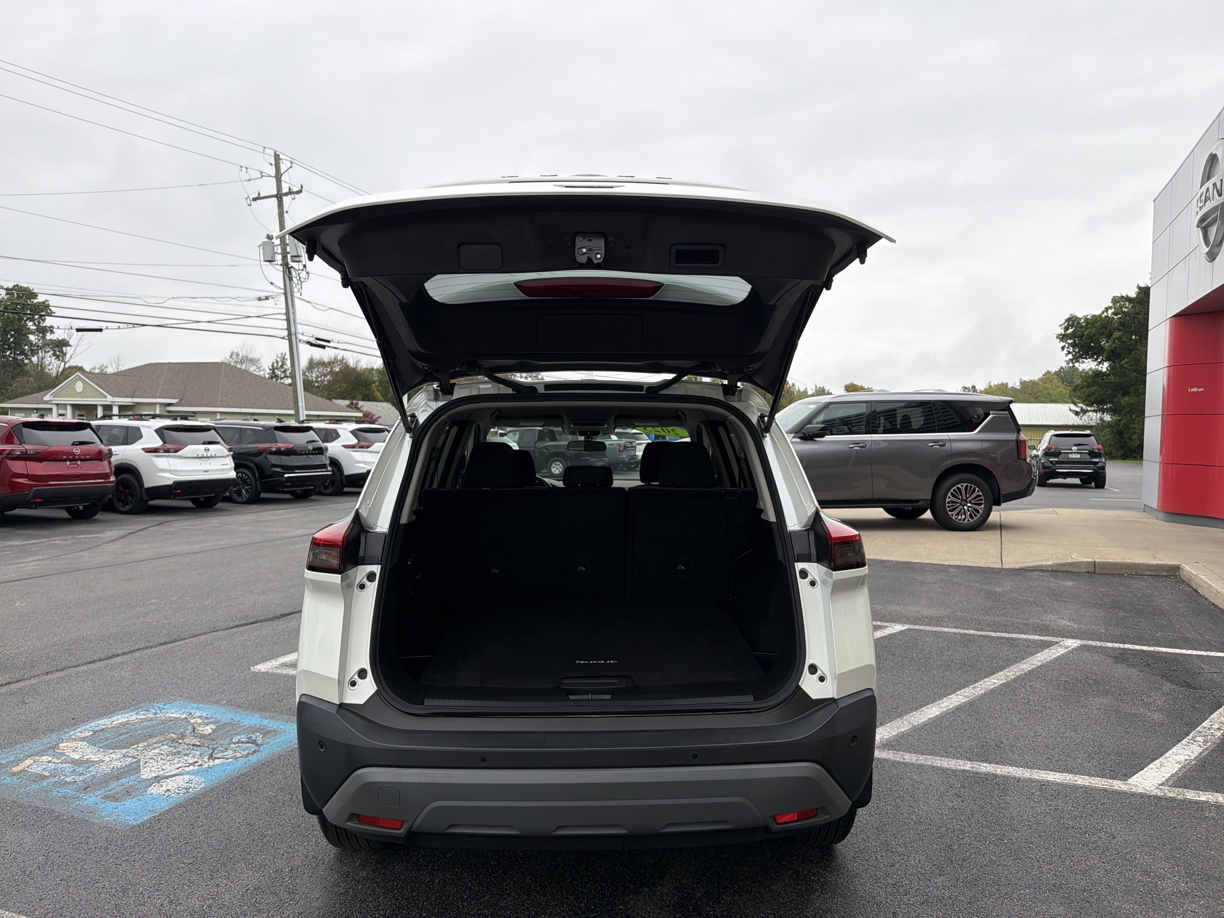 Certified 2023 Nissan Rogue SV AWD/4WD image 7