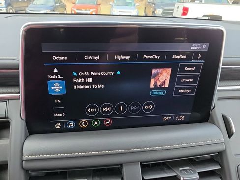 Used 2021 GMC Yukon XL SLT w/ SLT Premium Package image 16