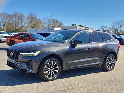 Used 2023 Volvo XC60 B5 Plus AWD/4WD image 2