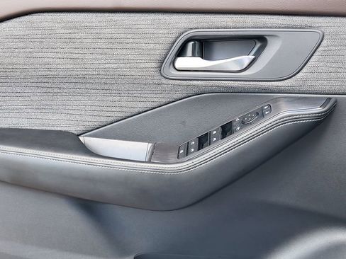 Used 2023 Nissan Rogue SV image 20