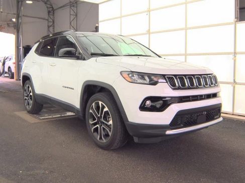 Used 2023 Jeep Compass Limited image 4