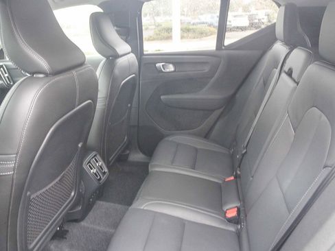 Used 2025 Volvo XC40 B5 Core image 14