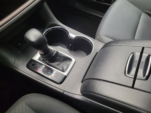 Used 2019 Toyota Highlander LE AWD/4WD image 26