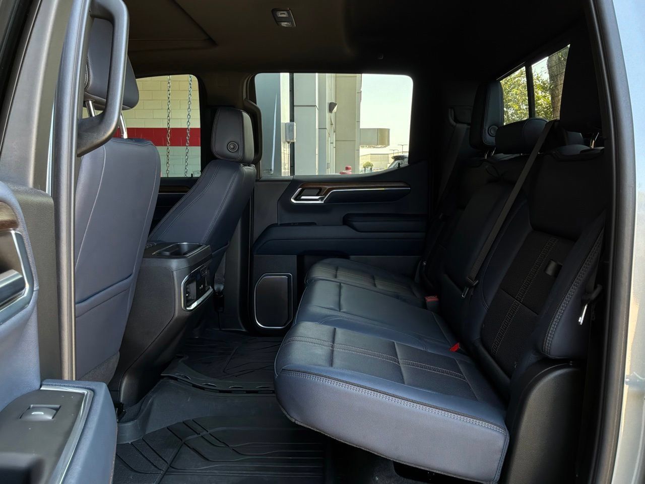 Used 2023 Chevrolet Silverado 1500 High Country AWD/4WD image 16