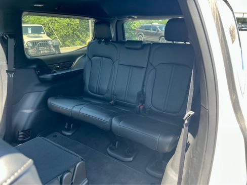Used 2024 Jeep Wagoneer 4WD image 32