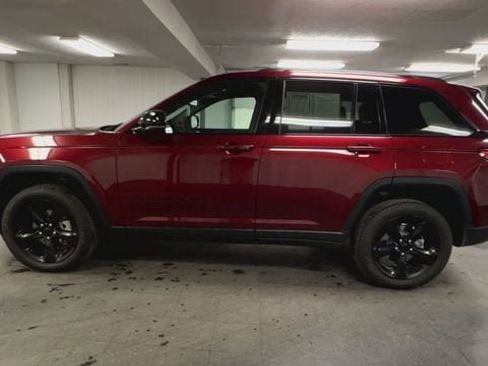 Used 2024 Jeep Grand Cherokee Limited w/ Black Appearance Package image 5