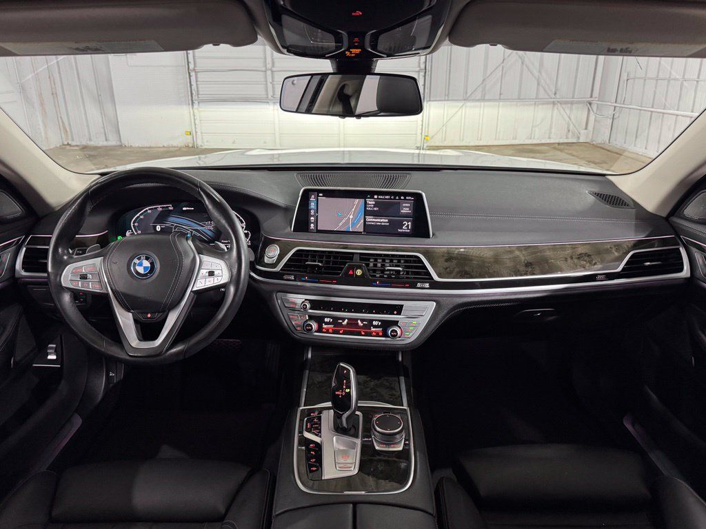 Used 2022 BMW 745e xDrive AWD/4WD image 24