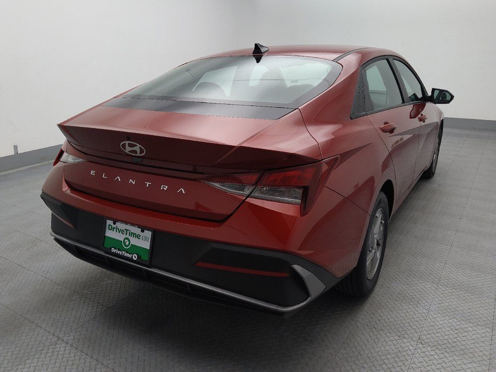 Used 2025 Hyundai Elantra SE FWD image 7