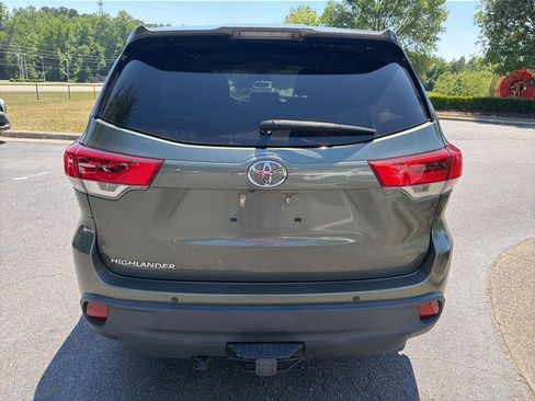 Used 2019 Toyota Highlander LE FWD image 6