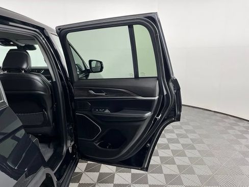 Used 2023 Jeep Grand Cherokee Limited w/ Black Appearance Package AWD/4WD image 41