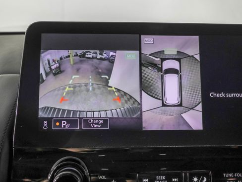 Used 2021 Nissan Armada SL w/ Captain's Chairs Package AWD/4WD image 8