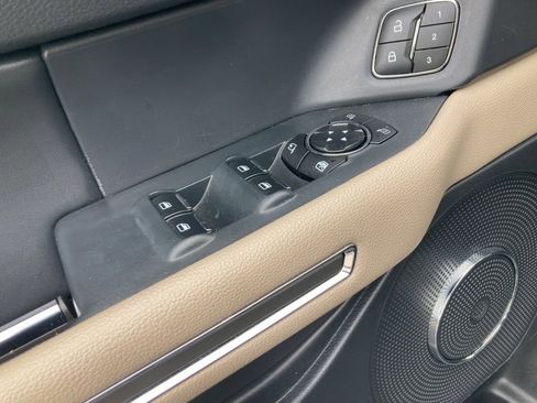 Used 2024 Ford Expedition XLT image 12