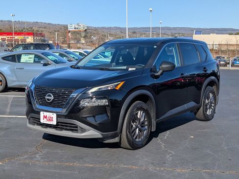 Used 2023 Nissan Rogue S image 3