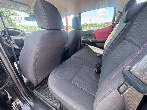 Used 2020 Toyota Tacoma SR5 AWD/4WD image 15