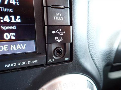 Used 2018 Jeep Wrangler Unlimited Sahara w/ Connectivity Group AWD/4WD image 22