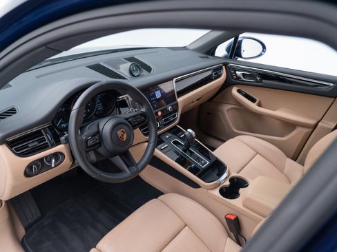 Certified 2026 Porsche Macan AWD/4WD image 4