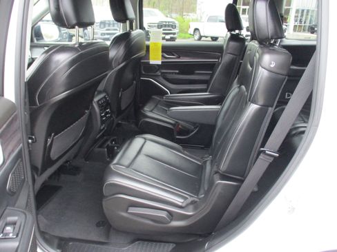 Certified 2022 Jeep Grand Cherokee L Limited AWD/4WD image 13