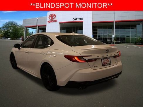 Used 2025 Toyota Camry SE image 7