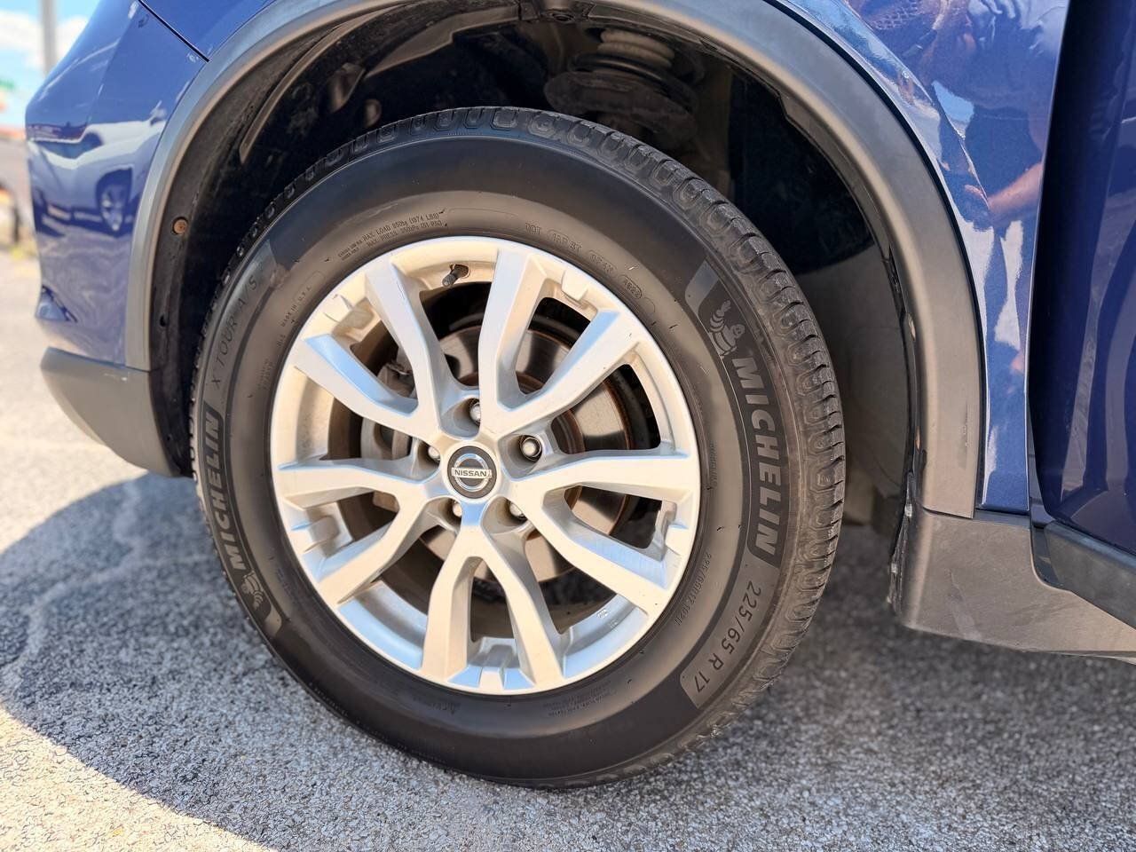 Used 2018 Nissan Rogue SV AWD/4WD image 27
