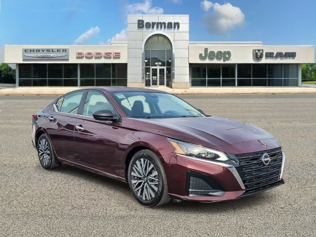 Used 2024 Nissan Altima 2.5 SV FWD image 7
