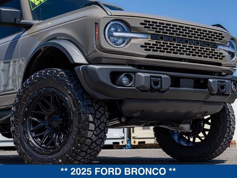 Used 2025 Ford Bronco Badlands AWD/4WD image 16
