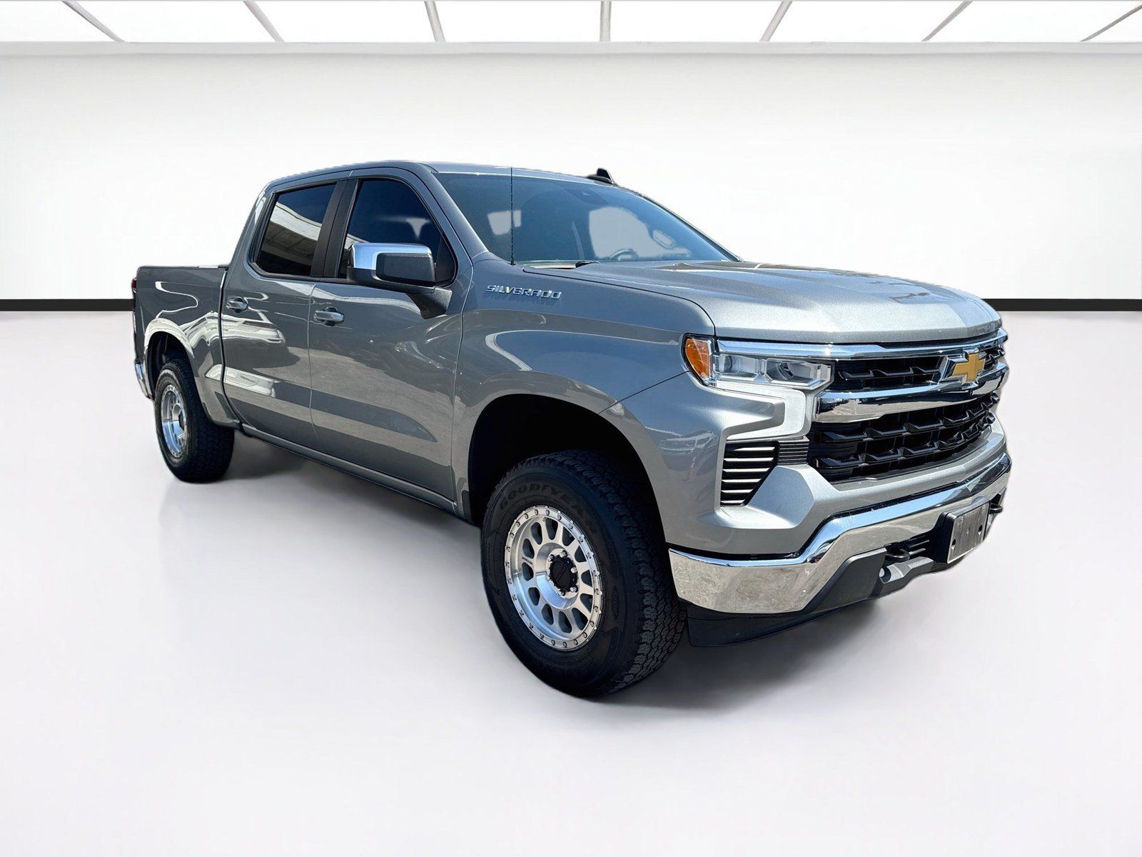 Used 2023 Chevrolet Silverado 1500 LT AWD/4WD image 3