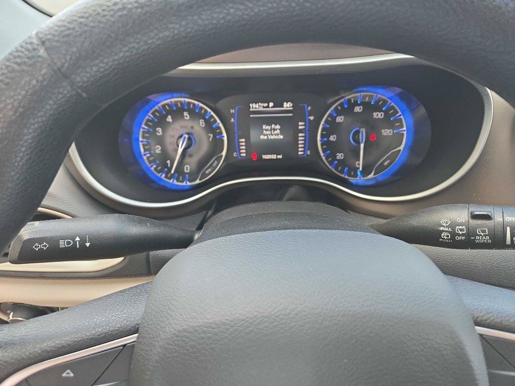 Used 2020 Chrysler Voyager Lxi FWD image 17