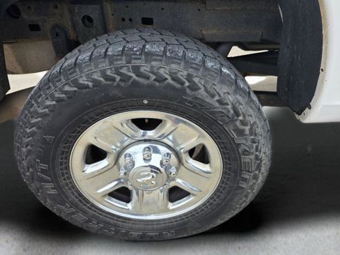 Used 2018 RAM 2500 SLT image 35