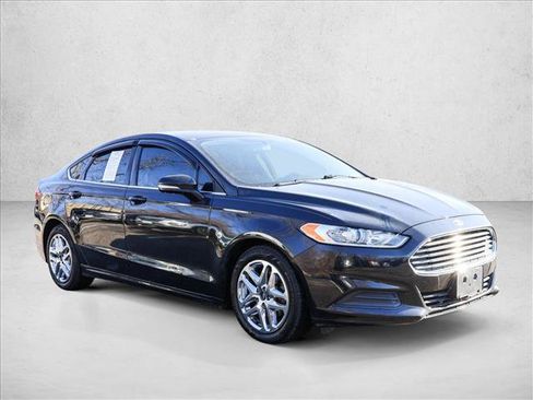 Used 2015 Ford Fusion SE image 3