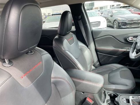 Used 2016 Jeep Cherokee Trailhawk w/ Comfort/Convenience Group image 18