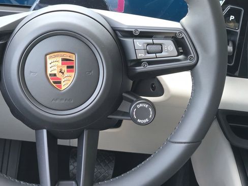 New 2026 Porsche Macan 4 Electric image 17