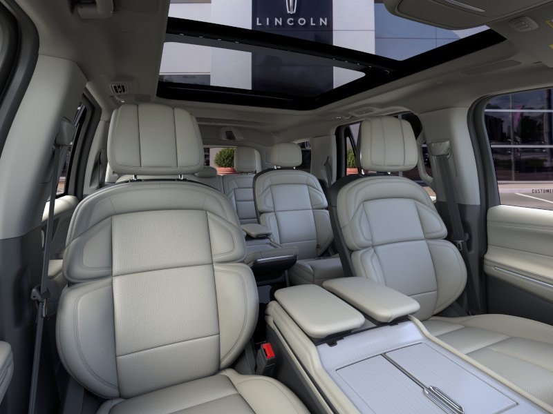 New 2026 Lincoln Navigator Reserve AWD/4WD image 10